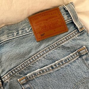 Levi’s 501 shorts size 27